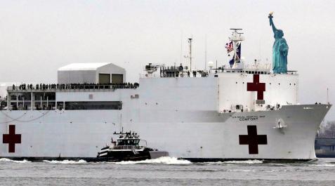 El buque Comfort se dirige al puerto de Nueva York con mil camas hospitalarias para aliviar a los centros médicos que están saturados por el coronavirus El buque Comfort se dirige al puerto de Nueva York con mil camas hospitalarias para aliviar a los centros médicos que están saturados por el coronavirus