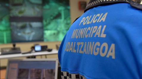 Agentes de la Policía Municipal descubrieron al menor en un control de asistentes en un salón de juego Agentes de la Policía Municipal descubrieron al menor en un control de asistentes en un salón de juego