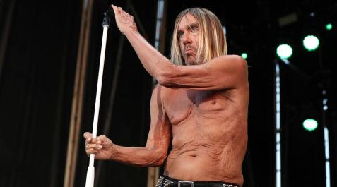 El cantante estadounidense Iggy Pop, durante su actuación este jueves en la primera jornada del Mad Cool 2019. El cantante estadounidense Iggy Pop, durante su actuación este jueves en la primera jornada del Mad Cool 2019.