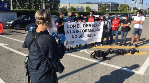 Informadores gráficos defienden en Tajonar su derecho a fotografiar partidos Informadores gráficos defienden en Tajonar su derecho a fotografiar partidos