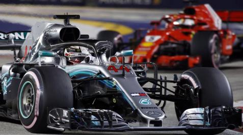 Hamilton gana en Singapur y aumenta en 10 puntos su ventaja sobre Vettel Hamilton gana en Singapur y aumenta en 10 puntos su ventaja sobre Vettel