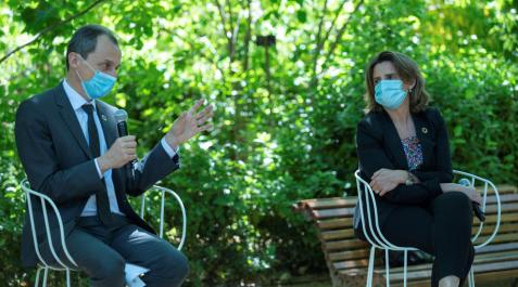 Duque avisa de que la primera vacuna podría publicitarse Duque avisa de que la primera vacuna podría publicitarse