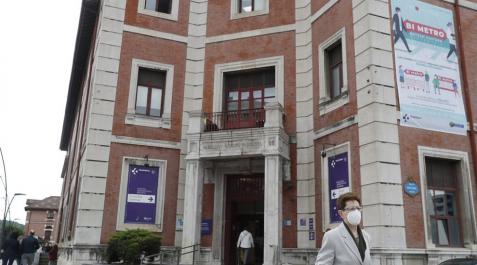 Fallece un infectado del hospital de Bilbao, que suma 25 positivos Fallece un infectado del hospital de Bilbao, que suma 25 positivos