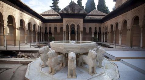 La directora de la Alhambra, detenida por presunta malversación La directora de la Alhambra, detenida por presunta malversación