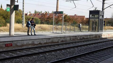 Ascensores y nuevos accesos en estación de tren de Tudela Obras de reforma de estación de tren Renfe de Tudela. Instalación de ascensores, recrecimiento de andenes y nuevos accesos a las vías