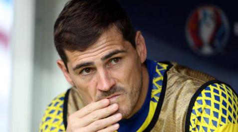 Iker Casillas, en el banquilo ante Italia. Iker Casillas, en el banquilo ante Italia.