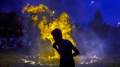 Hogueras de San Juan en Navarra Los navarros celebraron la noche del 23 al 24 de junio, la considerada más corta del año, la tradicional fiesta con las hogueras.