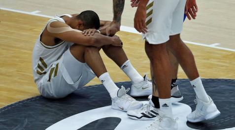 El pívot del Real Madrid Anthony Randolph se lamenta en el partido contra el San Pablo Burgos. El pívot del Real Madrid Anthony Randolph se lamenta en el partido contra el San Pablo Burgos.