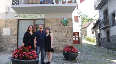 Isaba ultima la reapertura de su farmacia 14 meses después de su cierre Isaba ultima la reapertura de su farmacia 14 meses después de su cierre