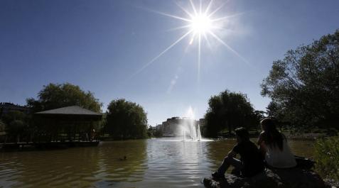 Navarra, en alerta naranja por las temperaturas, rozará hoy los 40 grados Navarra, en alerta naranja por las temperaturas, rozará hoy los 40 grados
