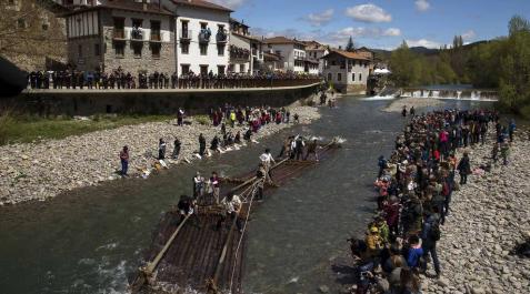 Día de la Almadía en Burgui Día de la Almadía en Burgui