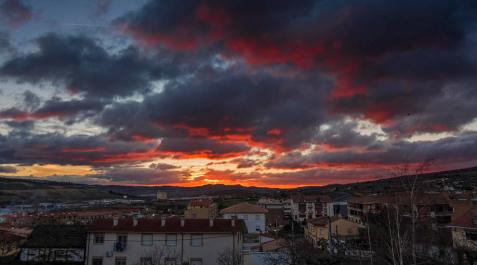 Las nubes ganarán protagonismo en las próximas horas en Navarra. En la imagen, Ayegui. Las nubes ganarán protagonismo en las próximas horas en Navarra. En la imagen, Ayegui.