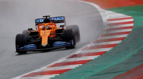 Hamilton reina bajo la lluvia y Sainz saldrá tercero, su mejor clasificación Hamilton reina bajo la lluvia y Sainz saldrá tercero, su mejor clasificación