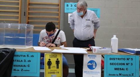 Abren los colegios electorales de Galicia y País Vasco Abren los colegios electorales de Galicia y País Vasco