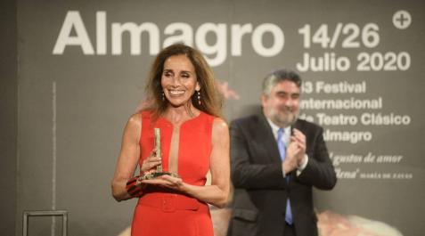 Ana Belén recibe el Premio Corral de Comedias del Festival de Almagro Ana Belén recibe el Premio Corral de Comedias del Festival de Almagro
