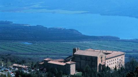 El Monasterio de Leyre, un remanso de paz El Monasterio de Leyre, un remanso de paz