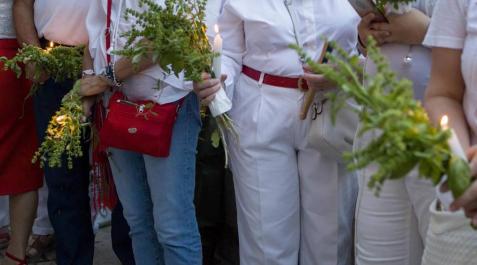 En Tudela es tradición acudir a la procesión de Santa Ana con un ramito de albahaca. En Tudela es tradición acudir a la procesión de Santa Ana con un ramito de albahaca.