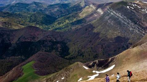 Hacia el pico de Ori, morada de Mari y de Basajaun Hacia el pico de Ori, morada de Mari y de Basajaun