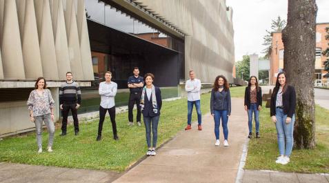 ntegrantes del grupo de investigación. De izda. a dcha., Berta Villoslada Huarte, Mikel López Sáez de Asteasu, Gaizka Legarra Gorgoñon, Róbinson Ramírez Vélez, Alicia Alonso Martínez, Mikel Izquierdo Redín, Berta Echávarri Videgain, María Fernández Recasens y Yesenia García Alonso. ntegrantes del grupo de investigación. De izda. a dcha., Berta Villoslada Huarte, Mikel López Sáez de Asteasu, Gaizka Legarra Gorgoñon, Róbinson Ramírez Vélez, Alicia Alonso Martínez, Mikel Izquierdo Redín, Berta Echávarri Videgain, María Fernández Recasens y Yesenia García Alonso.