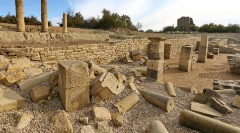 Panorámica del foro romano de Santa Criz de Eslava, ciudad romana situada en la Zona Media. Panorámica del foro romano de Santa Criz de Eslava, ciudad romana situada en la Zona Media.