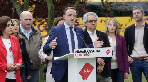 Esparza, junto a Pérez Nievas, en el acto de este viernes. Esparza, junto a Pérez Nievas, en el acto de este viernes.