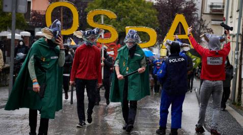 El 'Ospa Eguna' reúne finalmente a 300 personas en Alsasua El 'Ospa Eguna' reúne finalmente a 300 personas en Alsasua