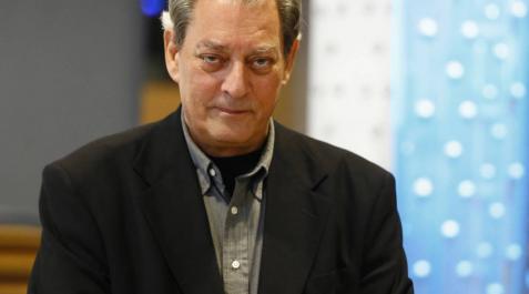 Paul Auster dice que le enferma ver cómo Trump alienta la división racial Paul Auster dice que le enferma ver cómo Trump alienta la división racial