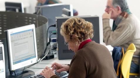 La brecha digital 'aísla' a la tercera edad La brecha digital 'aísla' a la tercera edad