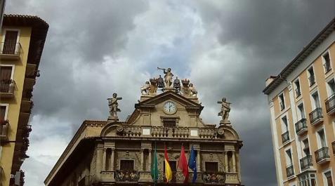Cielos nubosos y chubascos débiles para cerrar el fin de semana de fiesta Cielos nubosos y chubascos débiles para cerrar el fin de semana de fiesta