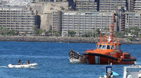 Llegada de una patera al puerto de Arguineguín, en Gran Canaria. Llegada de una patera al puerto de Arguineguín, en Gran Canaria.