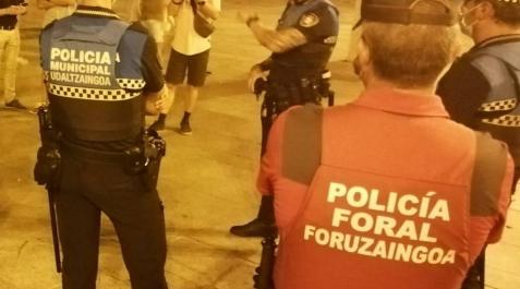 Patrullaje conjunto de Policía Foral y Policía Municipal de Pamplona. Patrullaje conjunto de Policía Foral y Policía Municipal de Pamplona.