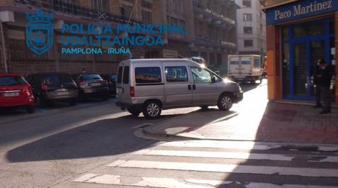 Trasladados dos peatones al CHN tras ser atropellados en Pamplona Trasladados dos peatones al CHN tras ser atropellados en Pamplona