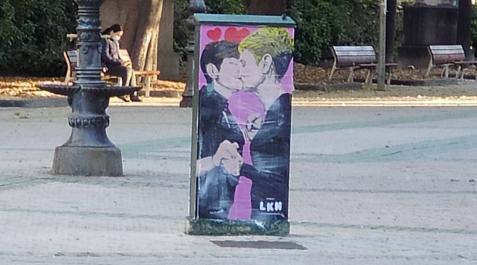 El beso entre Bakartxo Ruiz y María Chivite, el nuevo graffiti de LKN El beso entre Bakartxo Ruiz y María Chivite, el nuevo graffiti de LKN