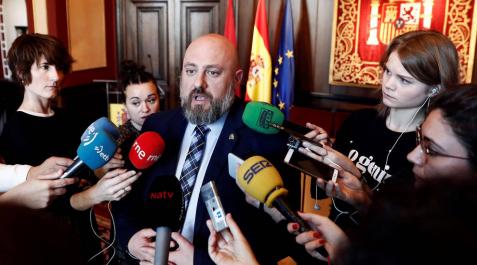 El delegado del Gobierno, José Luis Arasti, haciendo declaraciones a la prensa El delegado del Gobierno, José Luis Arasti, haciendo declaraciones a la prensa