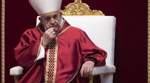 El papa Francisco preside los ritos de Viernes Santo en el Vaticano El papa Francisco preside los ritos de Viernes Santo en el Vaticano