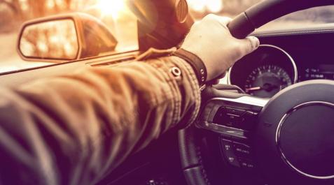 Fotografía de un volante de coche. Fotografía de un volante de coche.