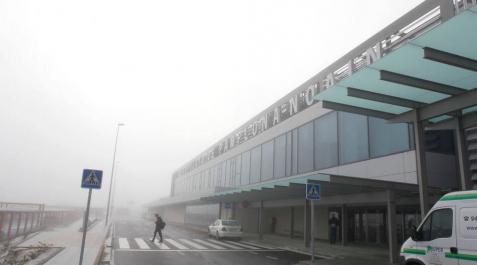 Niebla en el aeropuerto de Noáin. Niebla en el aeropuerto de Noáin.
