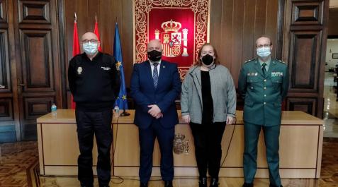 Policía Nacional, Guardia Civil y farmacéuticos trabajarán por la seguridad de los mayores Policía Nacional, Guardia Civil y farmacéuticos trabajarán por la seguridad de los mayores