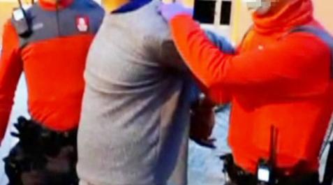 Detenido en Sarriguren por negarse a llevar la mascarilla y encararse con los agentes Detenido en Sarriguren por negarse a llevar la mascarilla y encararse con los agentes