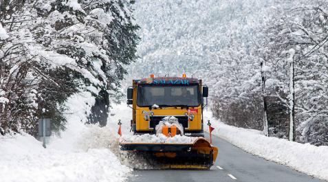 El Gobierno movilizó la pasada noche 100 quitanieves, ante la amenaza de una nueva nevada El Gobierno movilizó la pasada noche 100 quitanieves, ante la amenaza de una nueva nevada