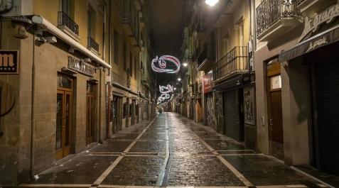 Nochevieja sin disfraces: Pamplona desierta la última noche de 2020 2020 se despide en Pamplona con las calles vacías