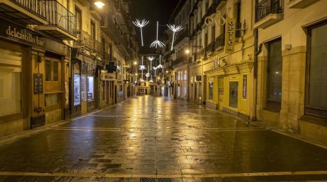 Nochevieja sin disfraces: Pamplona desierta la última noche de 2020 2020 se despide en Pamplona con las calles vacías