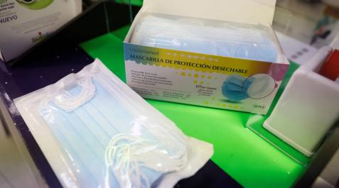 El precio de las mascarillas quirúrgicas no podrá superar desde hoy los 0,62 céntimos El precio de las mascarillas quirúrgicas no podrá superar desde hoy los 0,62 céntimos