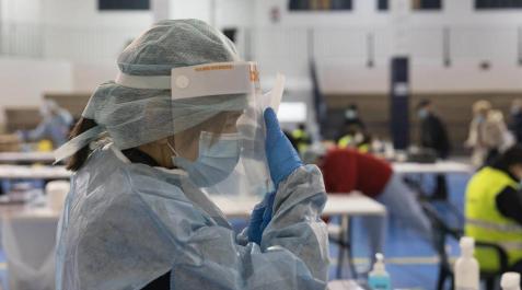 Los positivos en Navarra descienden en Año Nuevo y se sitúan en torno al centenar Los positivos en Navarra descienden en Año Nuevo y se sitúan en torno al centenar