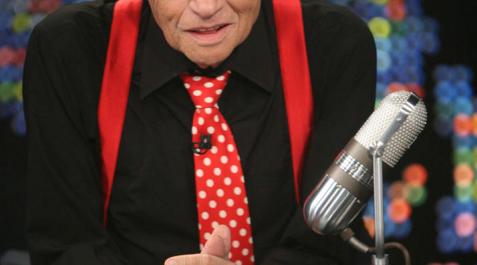 El presentador Larry King, ingresado tras contraer el coronavirus El presentador Larry King, ingresado tras contraer el coronavirus