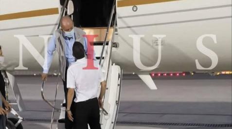 El Rey Juan Carlos, a su llegada al aeropuerto de Abu Dabi. El Rey Juan Carlos, a su llegada al aeropuerto de Abu Dabi.