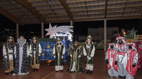 Fotos de la visita de los Reyes Magos a Estella Melchor, Gaspar y Baltasar no quisieron dejar de acudir a la localidad del Ega para trasladar los mejores deseos de paz y felicidad a todos los niños y mayores de la localidad.