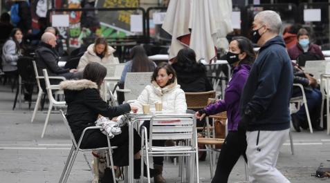 Imágenes de la reapertura de las terrazas de hostelería en Navarra Barañáin, Pamplona, Estella y Tudela, así como el resto de la Comunidad foral, recibieron con visitantes la reapertura de las terrazas de los establecimientos hosteleros este jueves, 26 de noviembre.