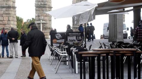 Castilla y León extiende su cierre perimetral hasta mayo y Murcia adelanta el toque de queda Castilla y León extiende su cierre perimetral hasta mayo y Murcia adelanta el toque de queda