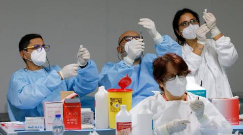 Cada vial de vacuna Pfizer puede tener 1 dosis extra con material adecuado Cada vial de vacuna Pfizer puede tener 1 dosis extra con material adecuado
